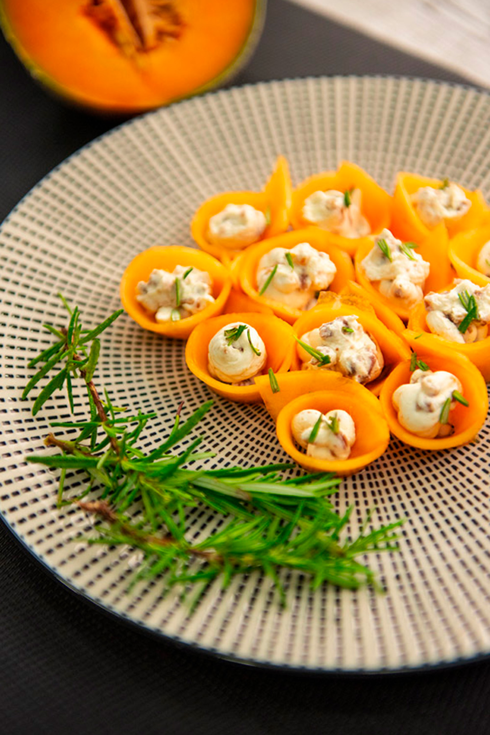 Makis de melon et fromage frais
