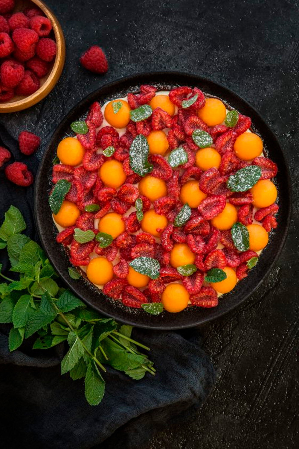 Tarte aux framboises et billes de melon